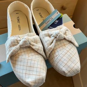 Adorable brand new Toms! Alpargata checkered bow - size 10!